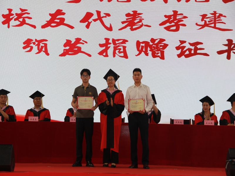 MKrk_1718937647708018634.jpg LMkN_1718872644110081652.jpg