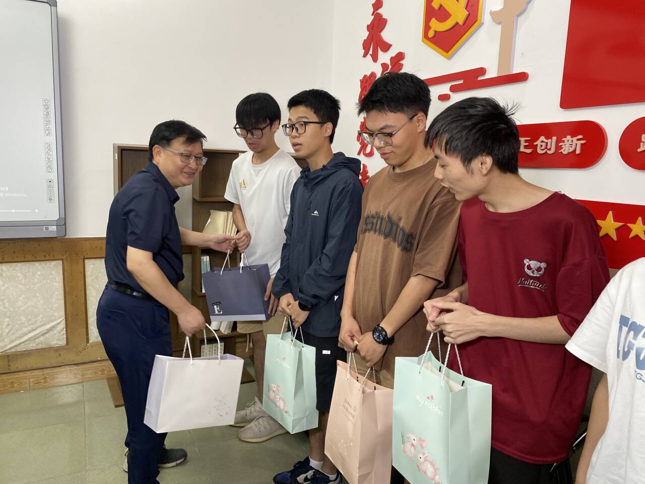 IkBF_1721458320338049897.jpg IkBF_1721458320338049897.jpg